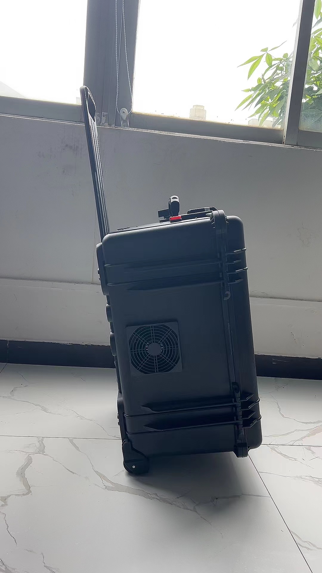 奎文手拉箱型移动通信干扰器